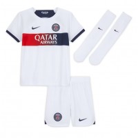 Billiga Paris Saint-Germain Kylian Mbappe #7 Barnkläder Borta fotbollskläder till baby 2023-24 Kortärmad (+ Korta byxor)